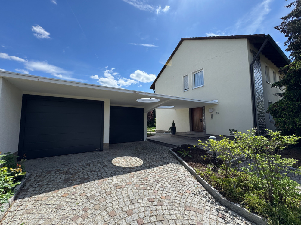 Thumbnail-Zweifamilienhaus mit Stil: Großes Grundstück in gefragter Lage