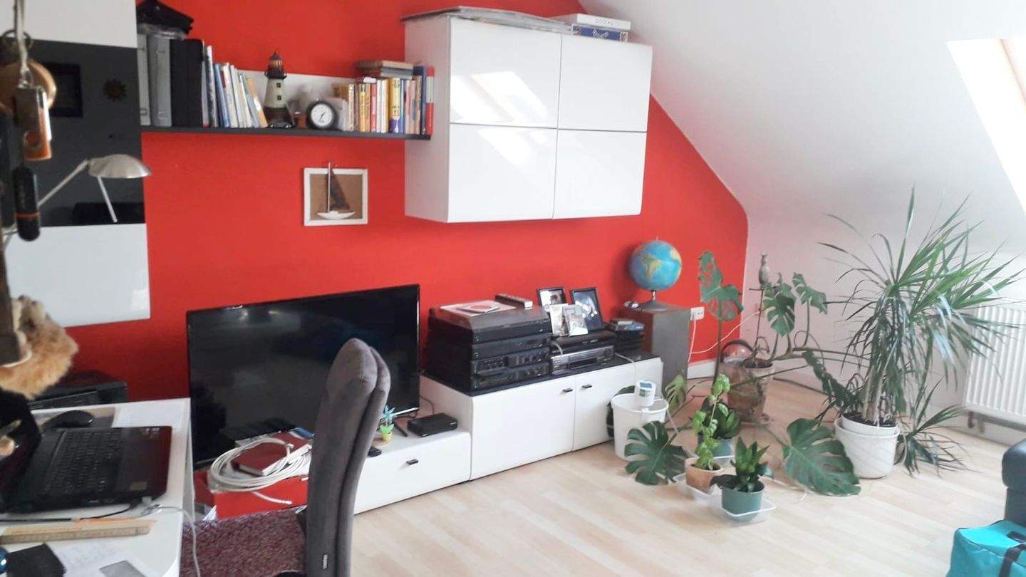 Thumbnail-Zirndorf, Nestchen unterm Dach ! 2-Zi.-DG-Whg., 54 m², Laminat, ohne Balkon, im 2.OG in 3-Fam.-Haus