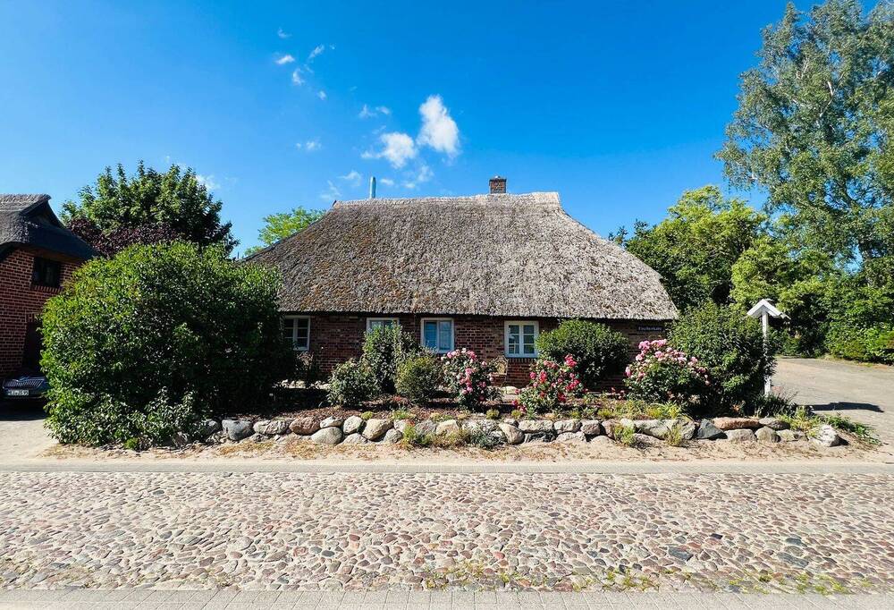 Thumbnail-Traumhaftes Reetferienhaus in Groß Zicker – Charmantes Zuhause inmitten der Zickerschen Alpen