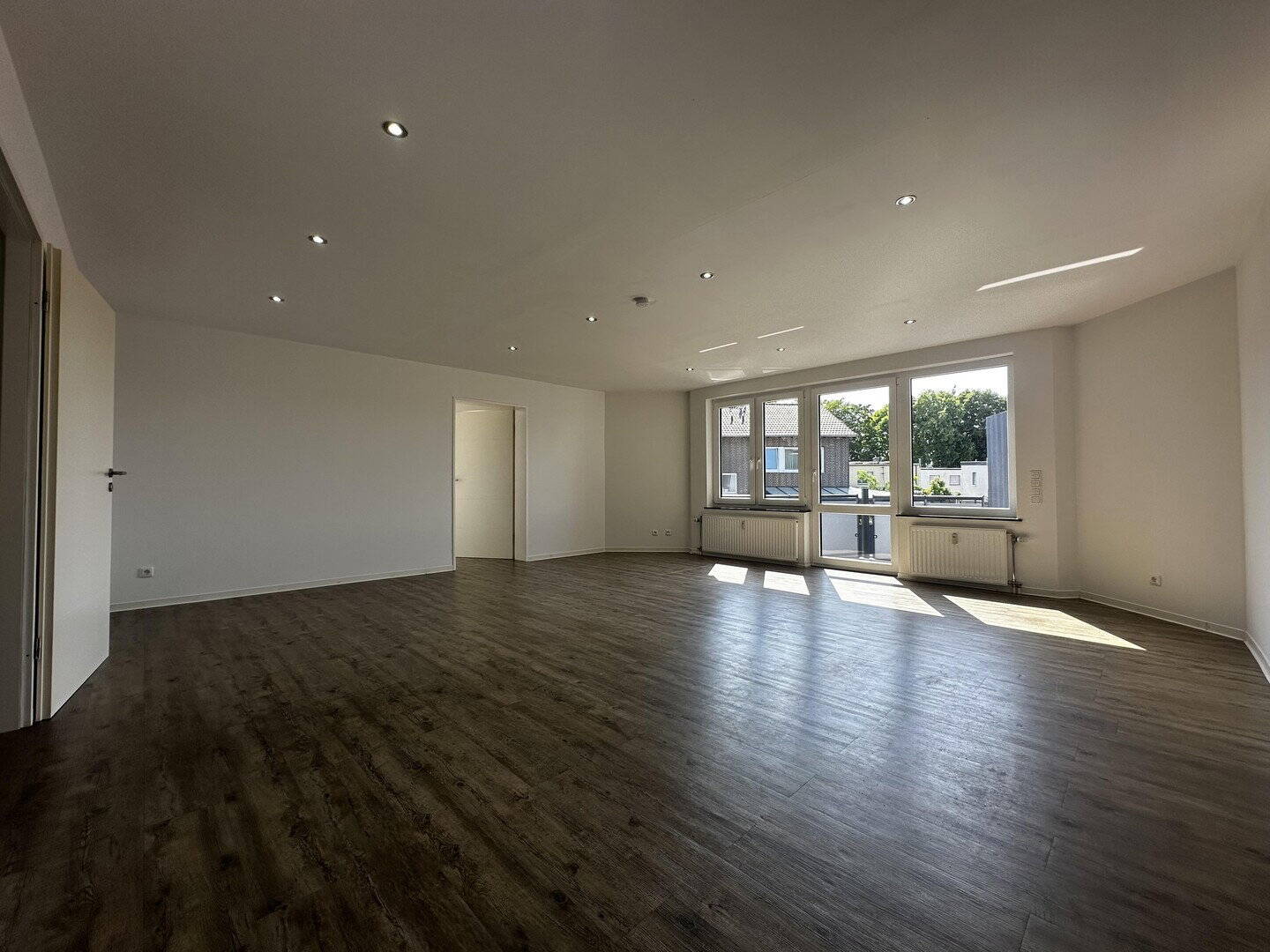 Thumbnail-Frisch renovierte 2-Zimmer-Wohnung mit Balkon & Stellplatz im Zentrum von Alsdorf!