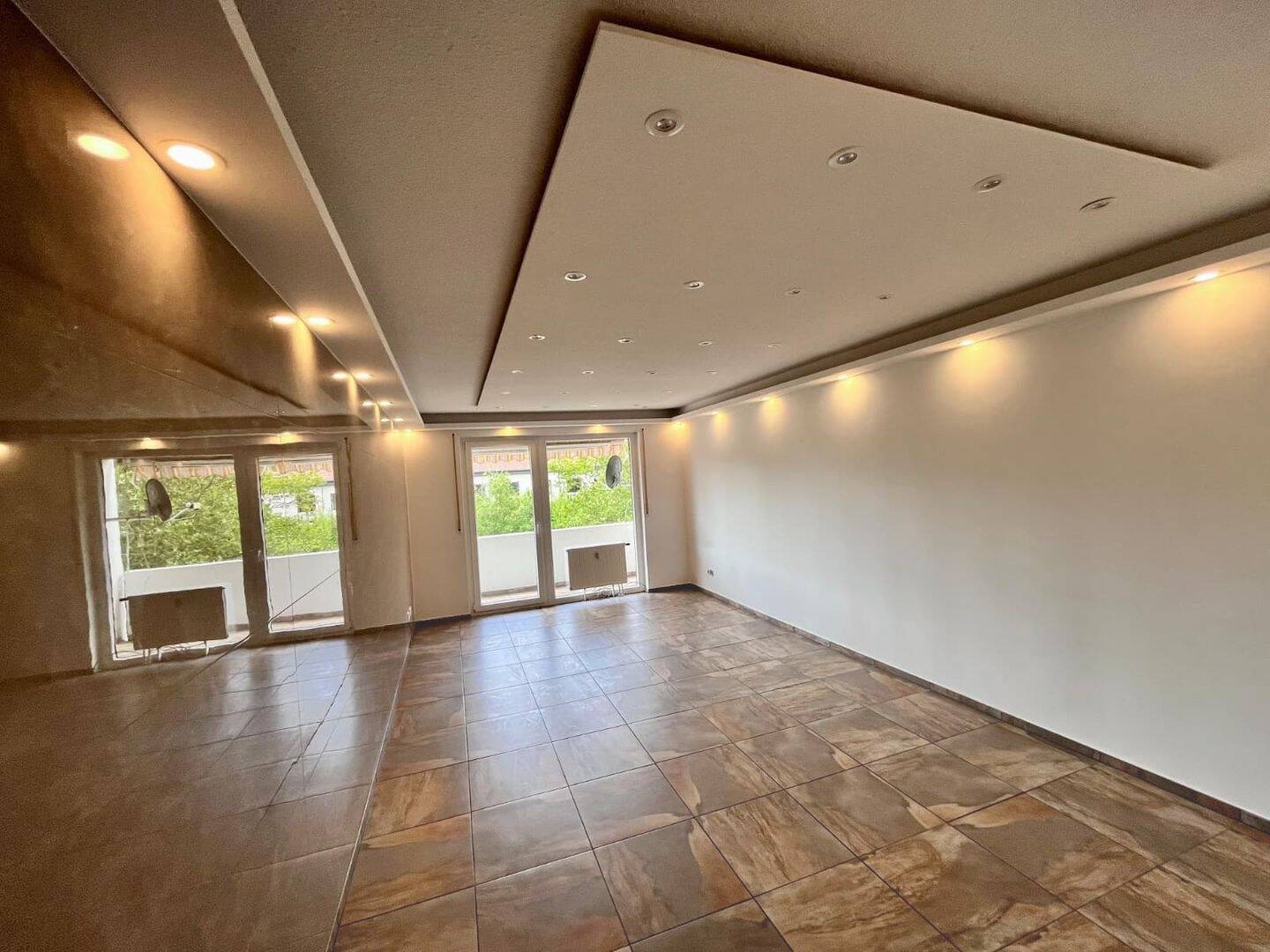 Thumbnail-Top-Renovierte 3-Zimmerwohnung mit großem Balkon in Lengfeld