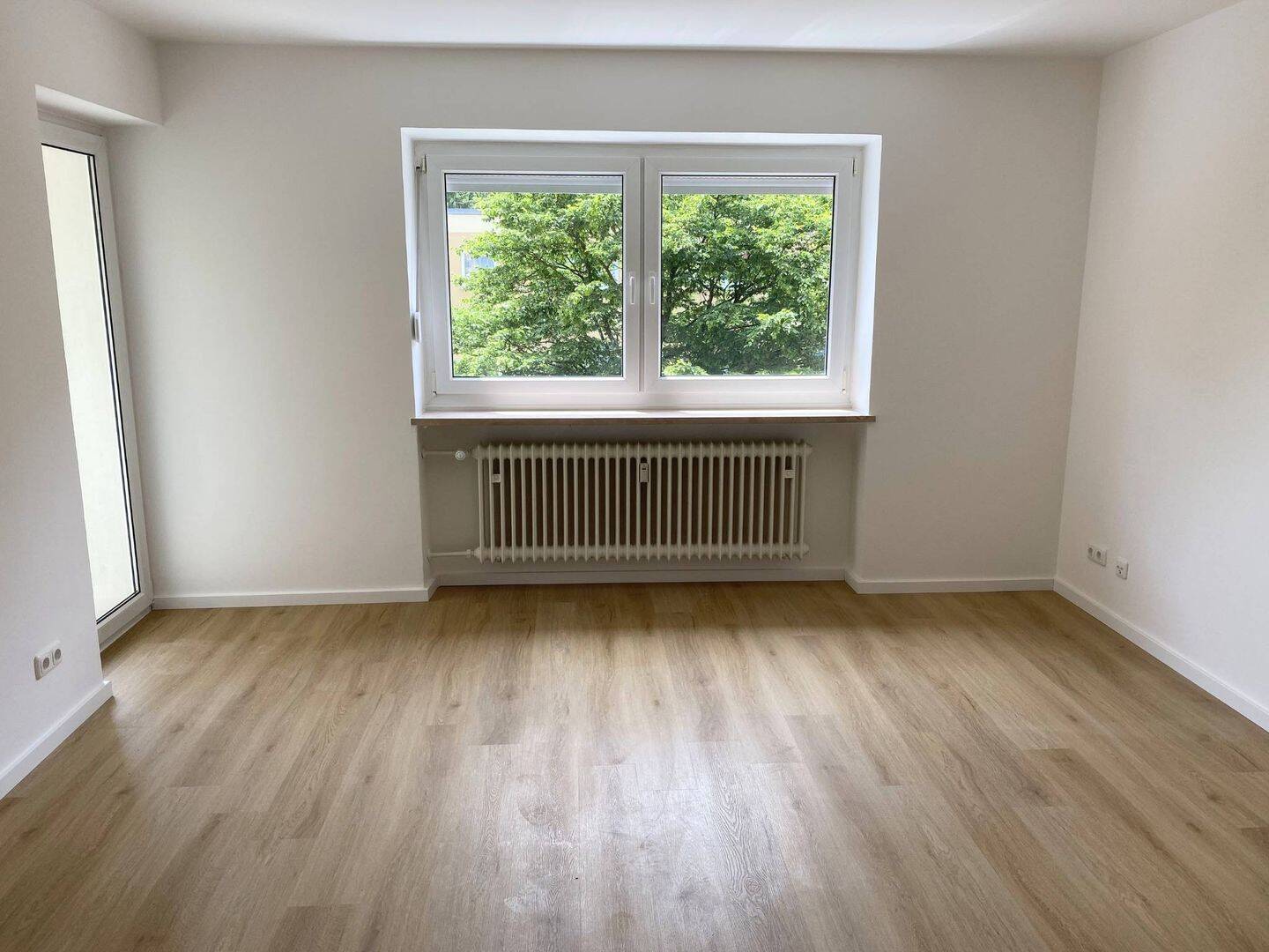 Thumbnail-Helle und geräumige 3-Zimmer-Wohnung mit EBK und BALKON