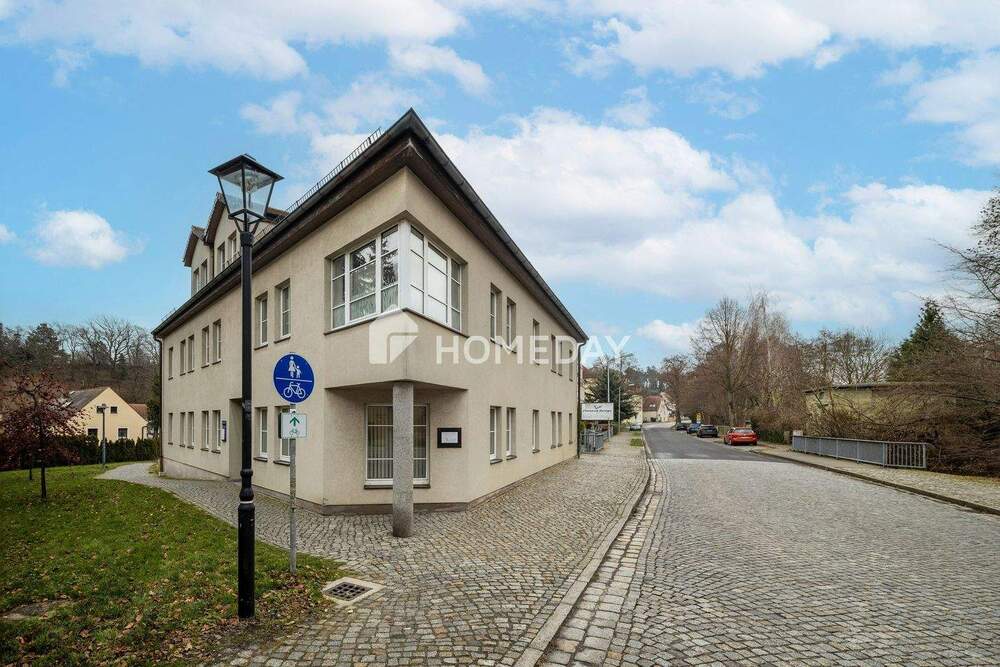 Thumbnail-Attraktives Wohn- und Geschäftshaus mit Praxisflächen und gemütlicher 3-Zimmer-Wohneinheit