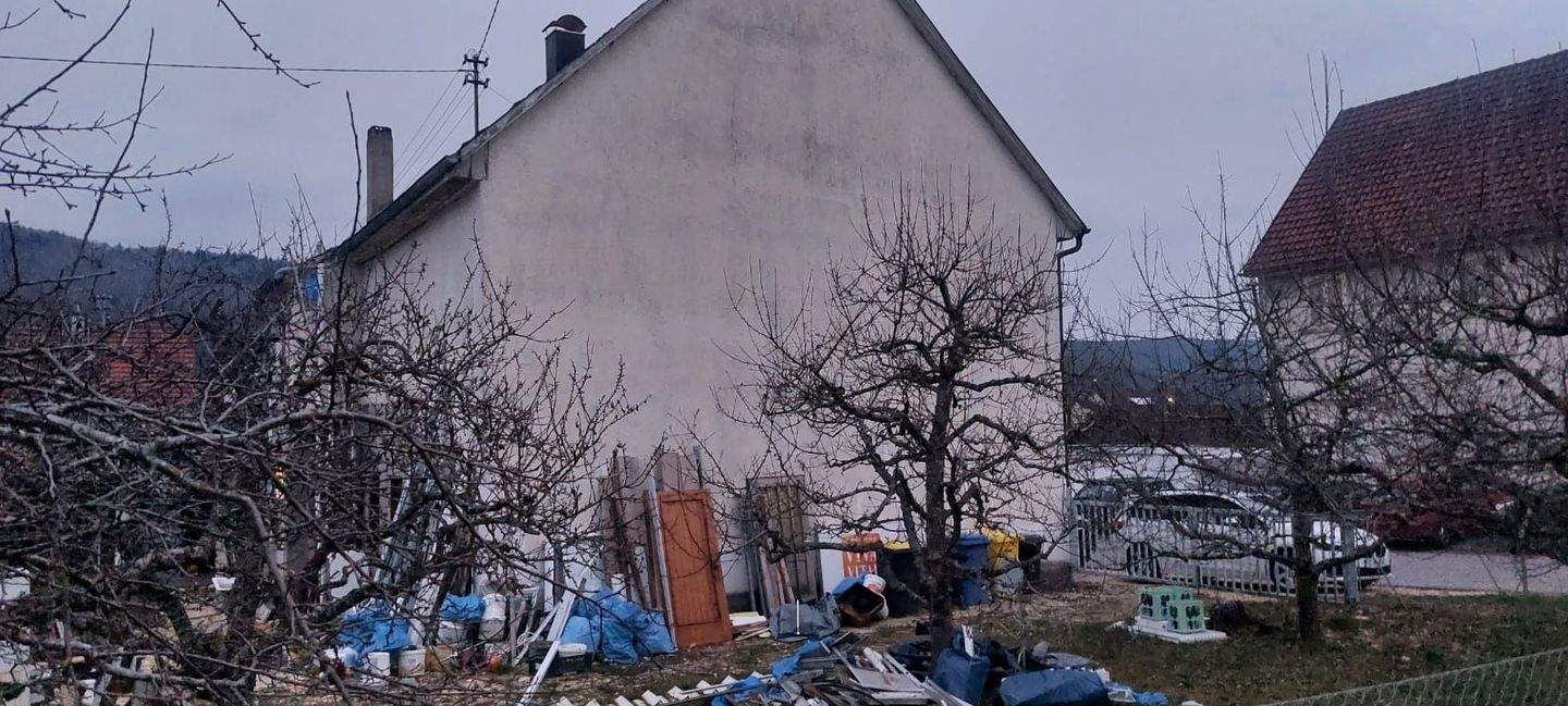 Thumbnail-Teilweise renoviertes Haus mit großem Grundstück