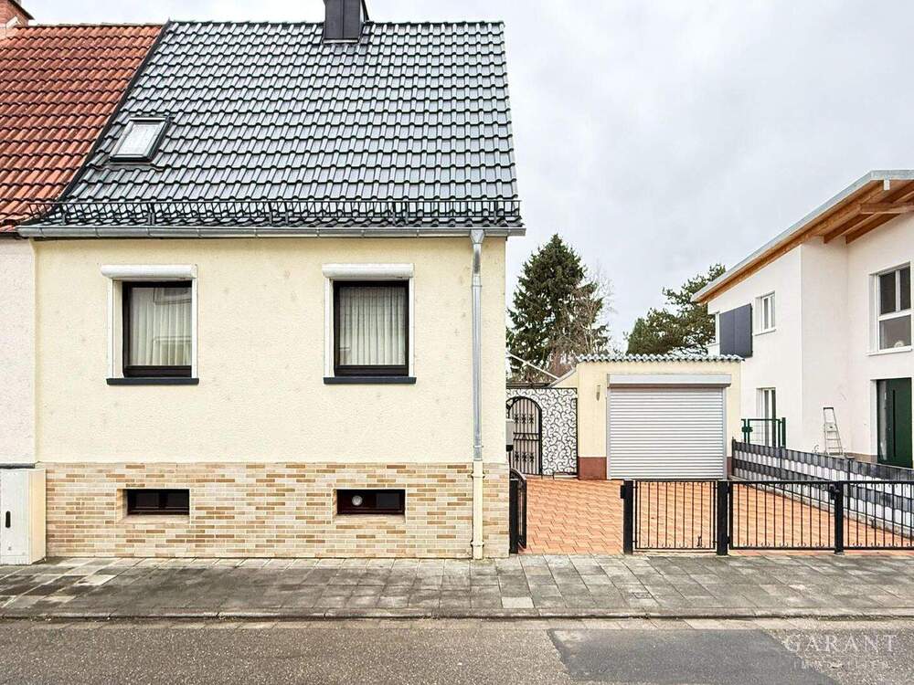 Thumbnail-** Ca.760 qm Freiheit mitten in Frankenthal: Charismatische Doppelhaushälfte mit riesigem Garten **