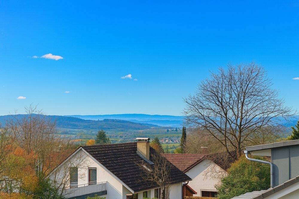 Thumbnail-Großzügiges Einfamilienhaus mit großem Gartengrundstück in sonniger und ruhiger Höhenlage