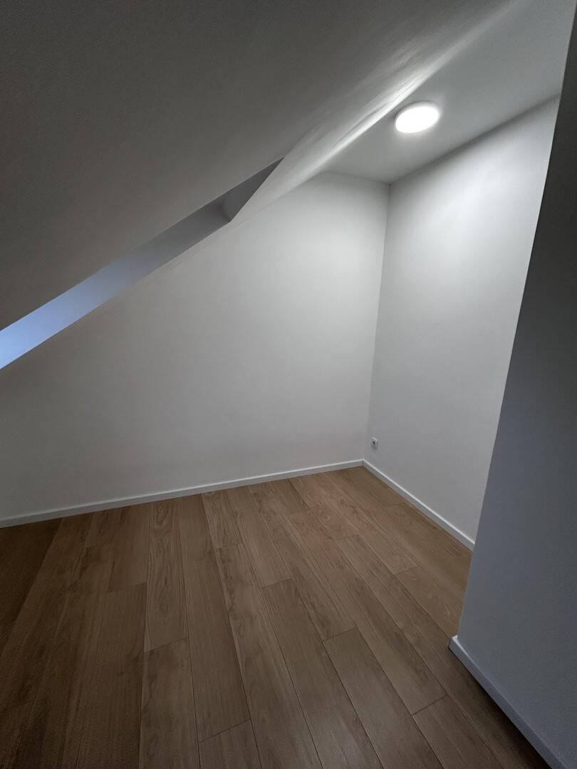 Thumbnail-Modernisierte Dachgeschosswohnung mit Charme - 2 Zimmer in Mönchengladbach-Rheydt