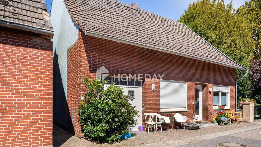 Thumbnail-Charmantes Zweifamilienhaus mit Geschichte, Potenzial und steuerlichem Vorteil