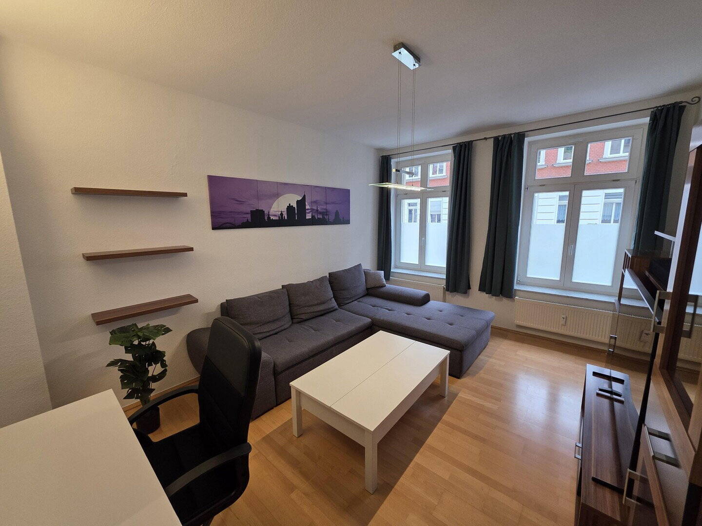 Thumbnail-Fully furnished 2-room apartment with balcony - perfect for expats and business travellers