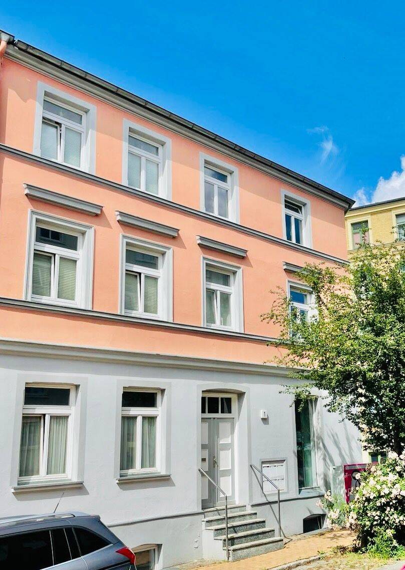 Thumbnail-Gepflegtes Mehrfamilienhaus mit Gewerbeeinheit in zentraler Lage der Schweriner Feldstadt