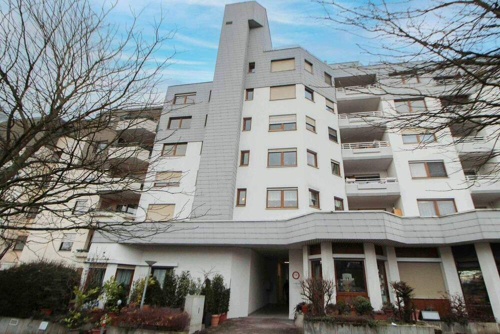 Thumbnail-Attraktive 3,5-Zimmer-Wohnung mit Balkon, Aufzug und TG-Stellplatz in Stuttgart-Heumaden