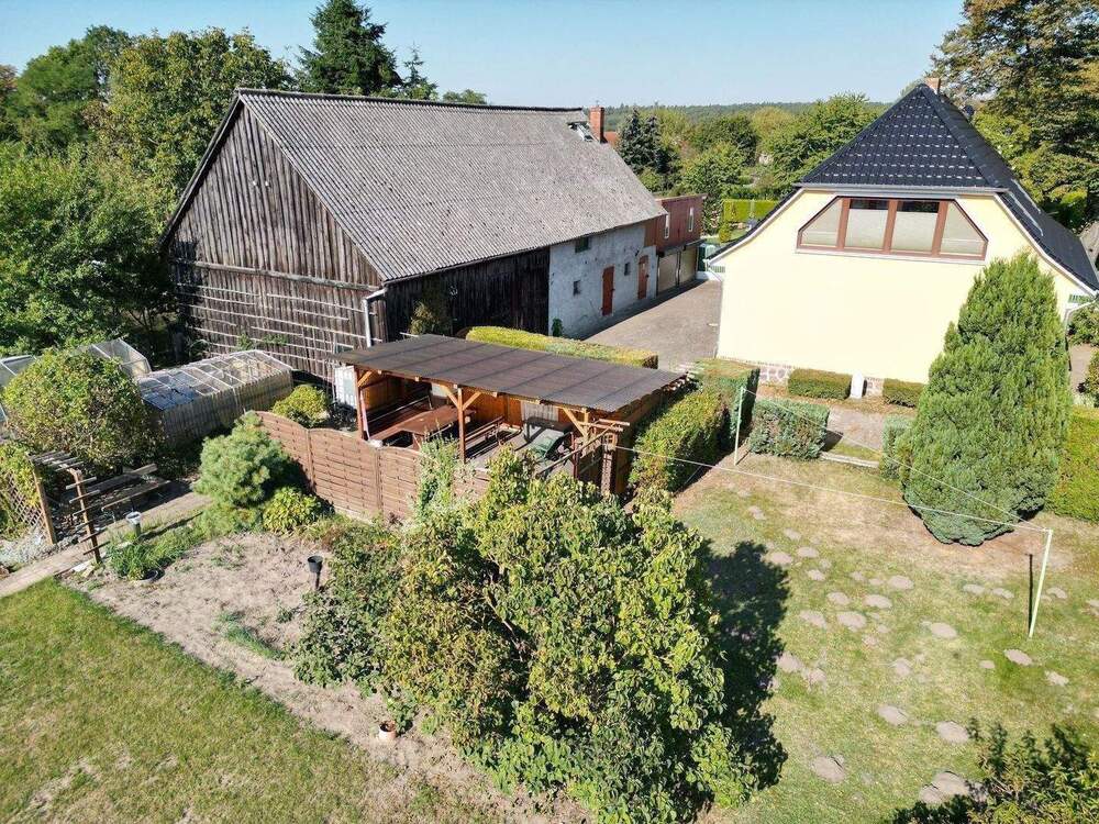 Thumbnail-Großes Haus mit Haus, Garten, Scheune u. Garagen!