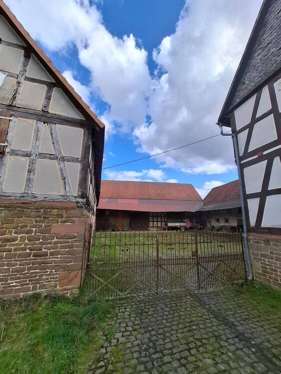 Thumbnail-Denkmalgeschützter, großer 4-Seiten-Hof mit zusätzlichem Bauplatz, möglicher Pachtweide, ideal für Pferdehalter, Wohnprojekte u.v.m.