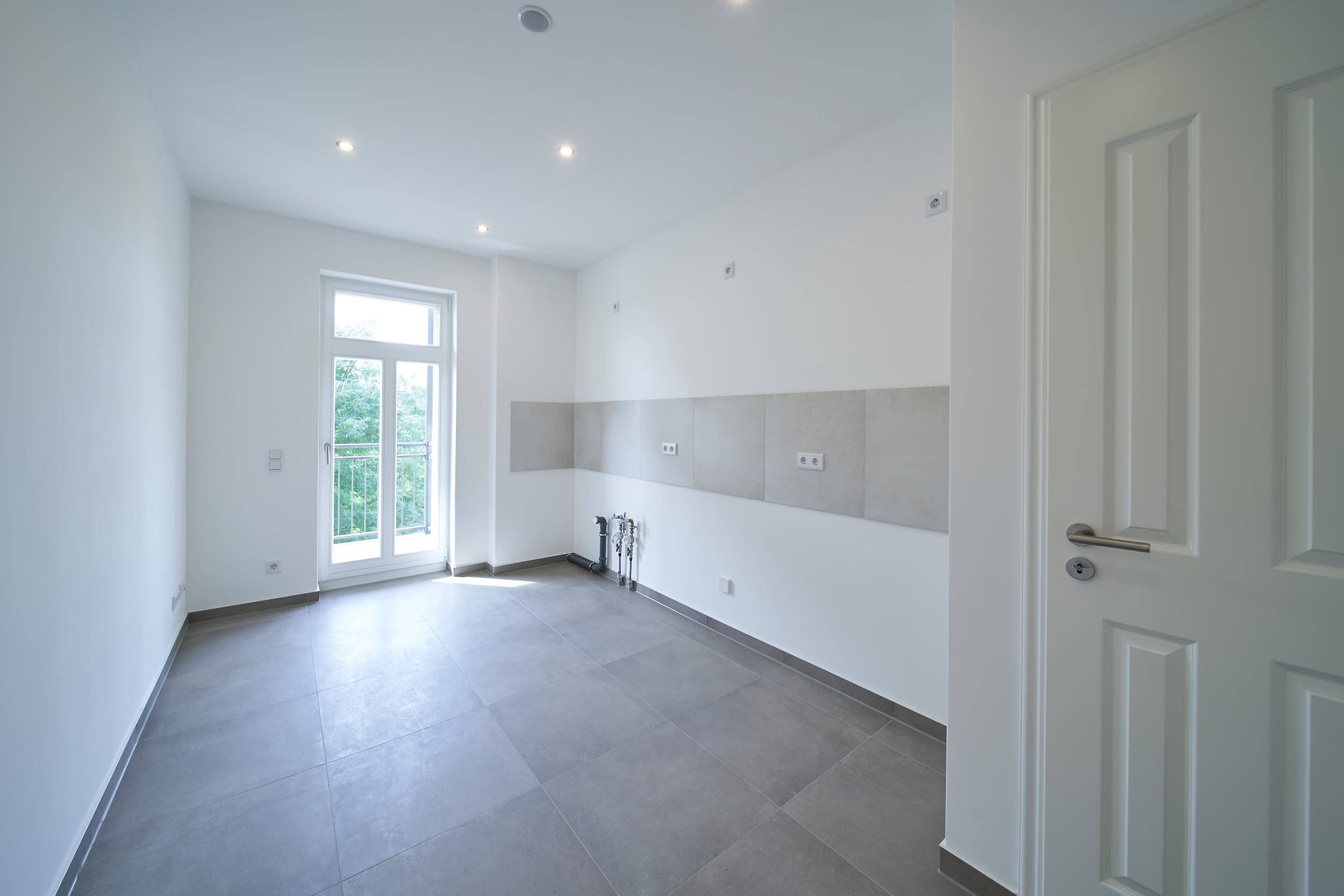 Thumbnail-++ Erstbezug nach hochwertiger Sanierung ++ 3-Raum-Familientraum mit Balkon, Wohnküche, Parkettfußboden, hochwertiges Duschbad, Abstellkammer im Flur