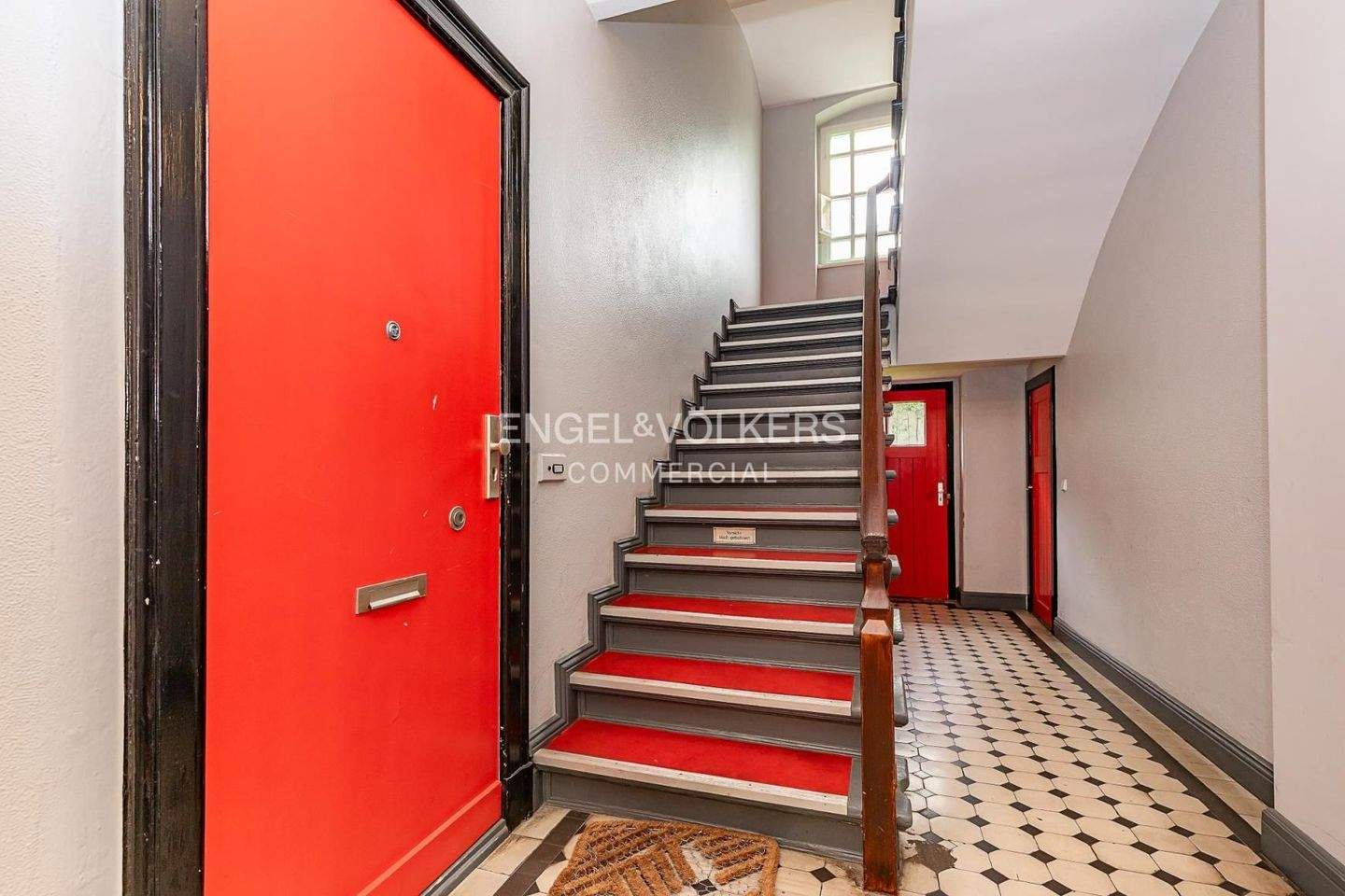 Thumbnail-Attraktives Wohn- und Geschäftshaus in Britz mit Energieklasse B und ausgebautem Dachgeschoss