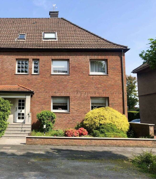 Thumbnail-RE - HILLERHEIDE: FAMILIEN AUFGEPASST! WOHNEN AUF CA. 225 m² DHH 8- ZIMMER GARTEN 2 - GARAGEN
