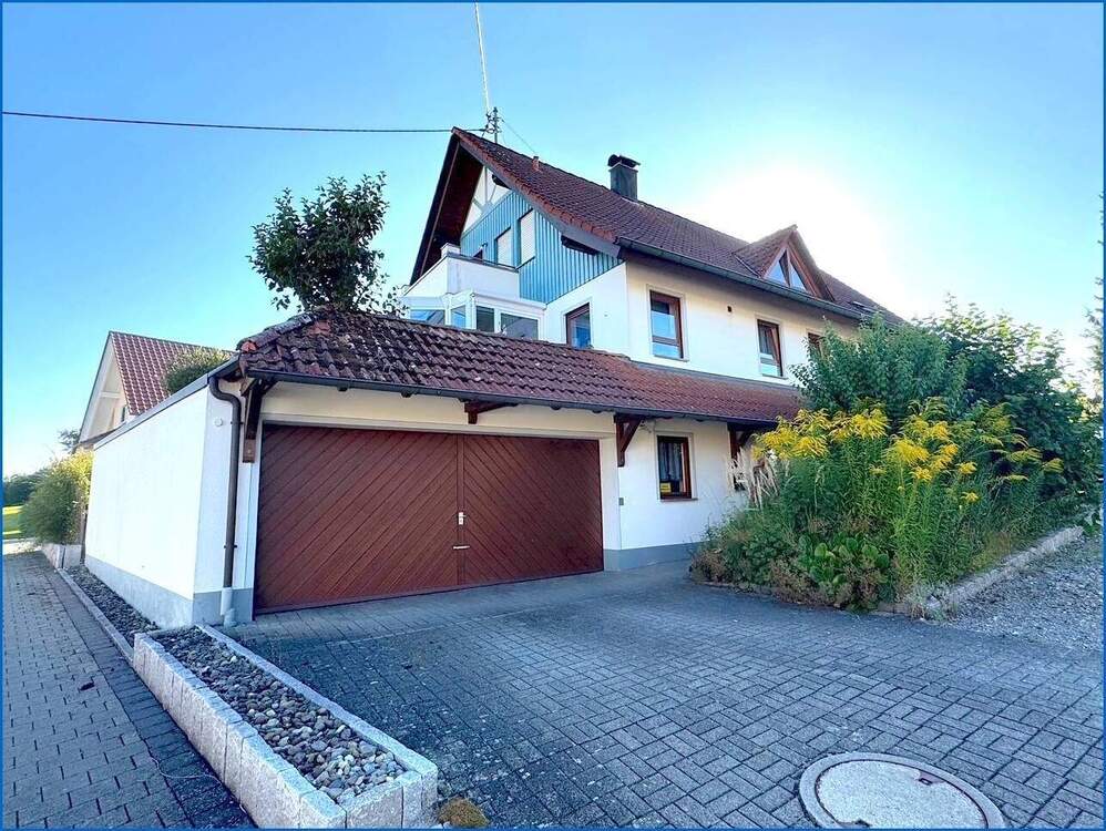 Thumbnail-Attraktives Generationshaus (2 FH), zwei großen Garagen und schöner Fernsicht, in ruhiger Ortsrandlage!