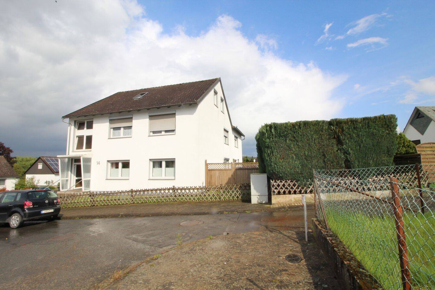 Thumbnail-Gepflegtes 3 Familienhaus in vorzüglicher Alleinlage mit guter Substanz
