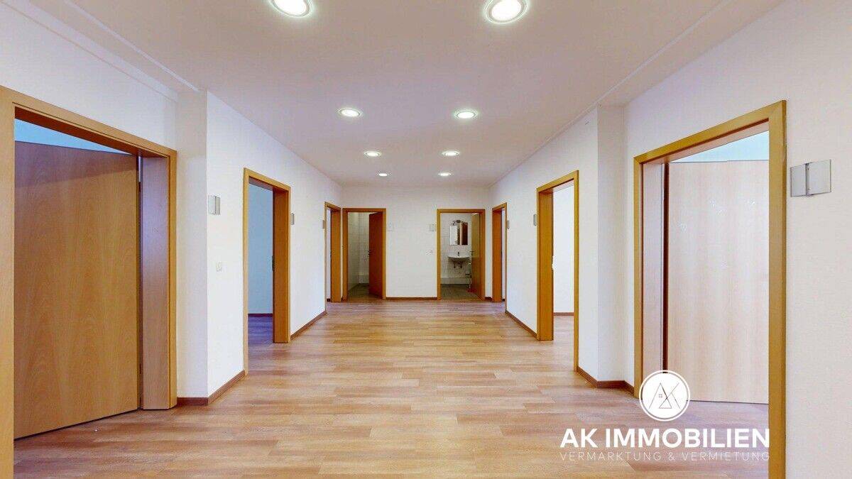 Thumbnail-Großzügige Wohnung mit ca. 140 m² Wohnfläche in zentraler Innenstadtlage von Hessisch Oldendorf