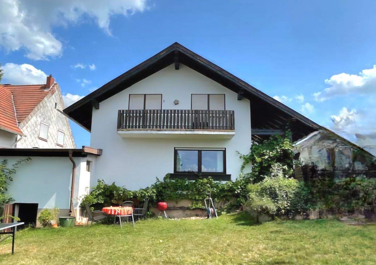 Thumbnail-Freistehendes Komforthaus mit Balkonen, teilüberdachter Terrasse, Garten, Garage und Stellplätzen, in Homburg OT