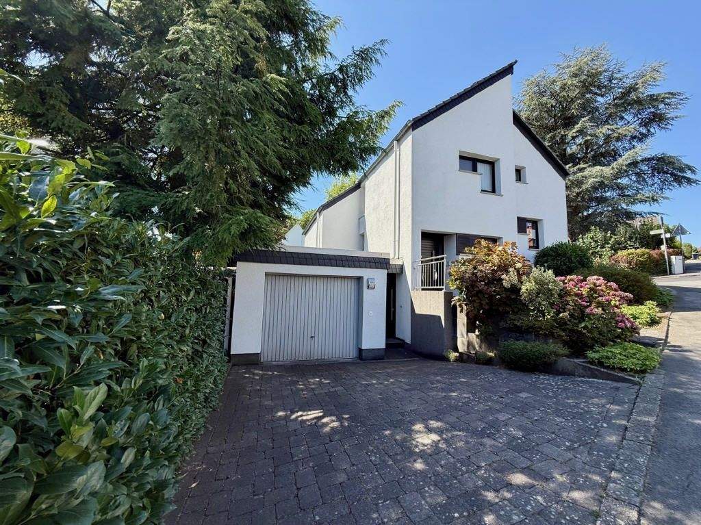 Thumbnail-FröndenbergRuhr: Split-Level-Einfamilienhaus in bevorzugter Wohnlage - Ein echtes Liebhaberstück!