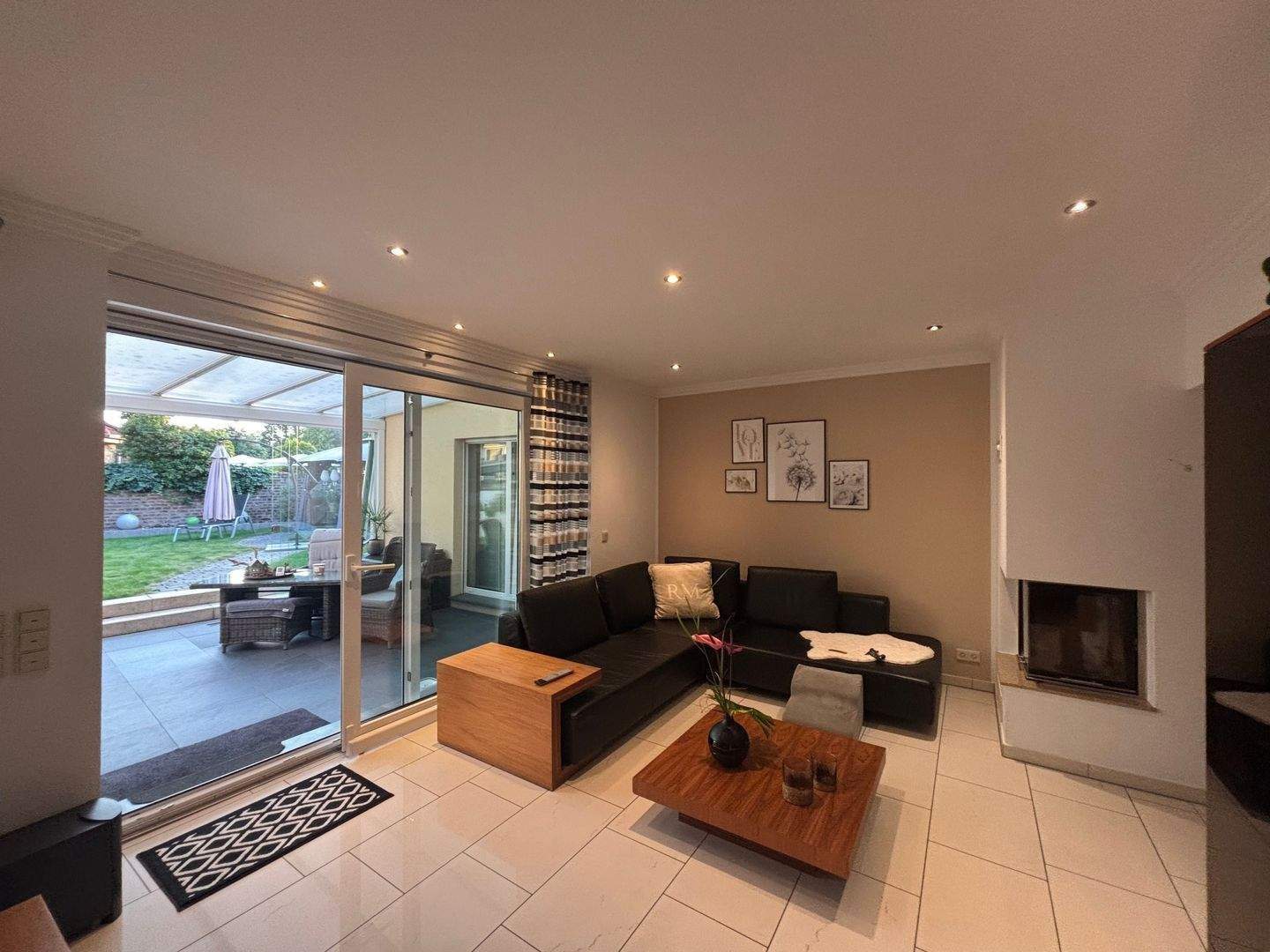 Thumbnail-Modernisiertes Zweifamilienhaus - bereits in 2 Eigentumswohnungen geteilt - ca. 328 m² Wohnfläche - Garten - Keller + 404 m² Baugrundstück