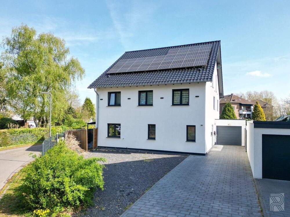 Thumbnail-Modernes Traumhaus: Stilvoll und energieeffizient