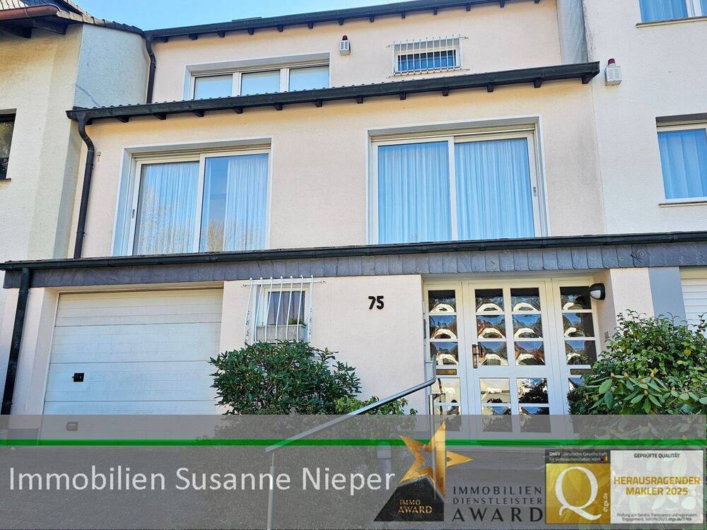Thumbnail-Bezaubernd in Solingen Gräfrath. Einfamilienhaus mit Terrasse, Teich und Garage.