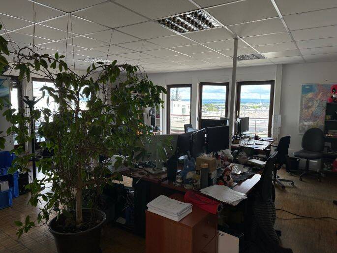Thumbnail-Penthouse-Büro mit Dachterrasse, Flughafenblick, komplett möbliert, sofort frei