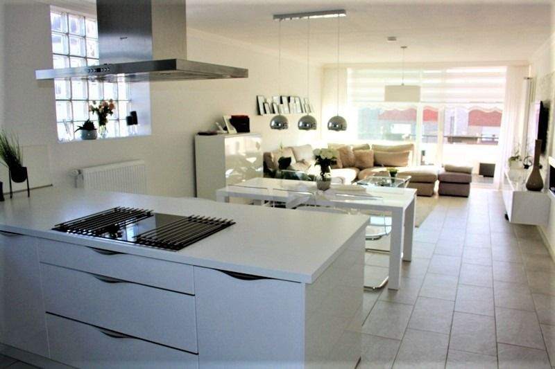 Thumbnail-Moderne 3-Zimmer-Wohnung am Stadtrand mit sonnigem Balkon, optional mit Garage.