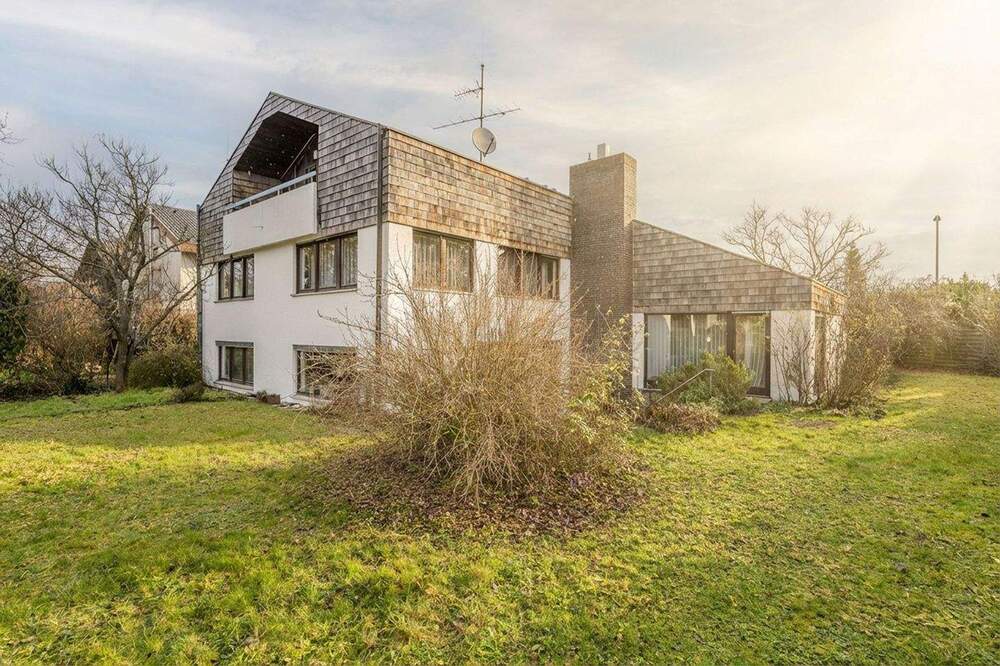 Thumbnail-Einfamilienhaus mit Pool, Einliegerwohnung und weitläufigen Grundstück