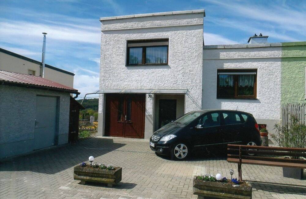 Thumbnail-Schönes EFH mit Garage und Garten