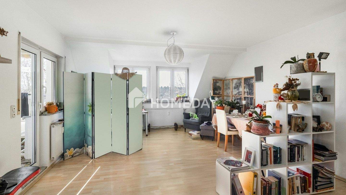 Thumbnail-Charmante 3-Zimmer-DG-Wohnung mit Balkon, Carport und EBK in begehrter Lage von Heusenstamm