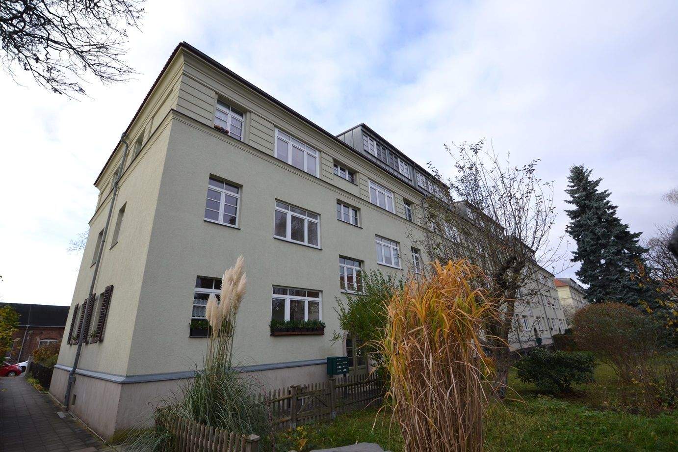Thumbnail-Helle 2-Zi-Altbauwohnung mit Loggia und Garten*