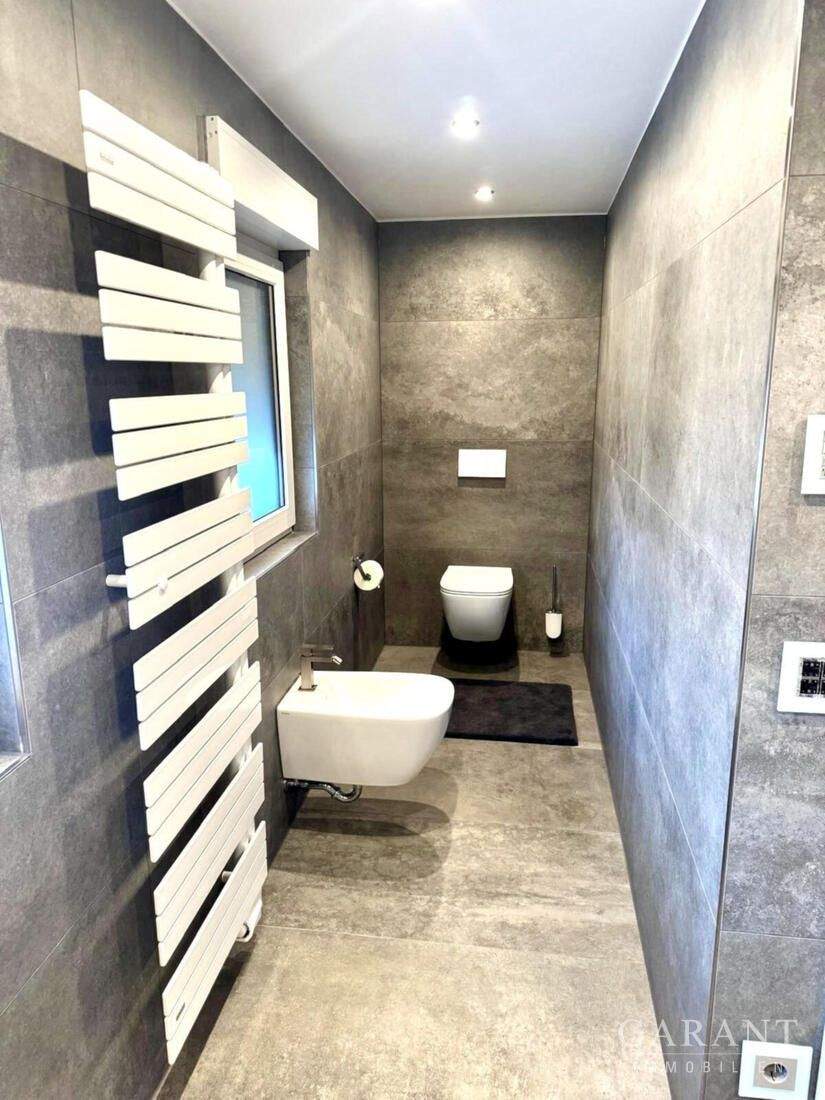 Thumbnail-Exklusives Einfamilienhaus mit gehobener und hochwertiger Ausstattung, nahezu Neubau-Charakter!