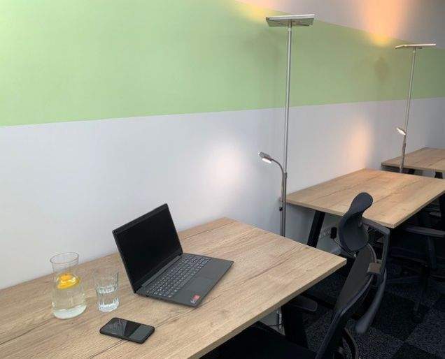 Thumbnail-Eigenständiger Schreibtisch im Gemeinschaftsbüro Köln - All Inklusive