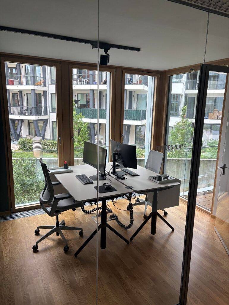 Thumbnail-Moderner Büroraum in Berlin Charlottenburg - 2 Arbeitsplätze, möbliert