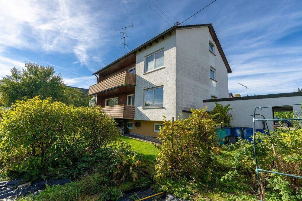 Thumbnail-Familienglück und Gartenidylle: Großzügiges 2-Familienhaus mit Garten & Garagen in Villingendorf