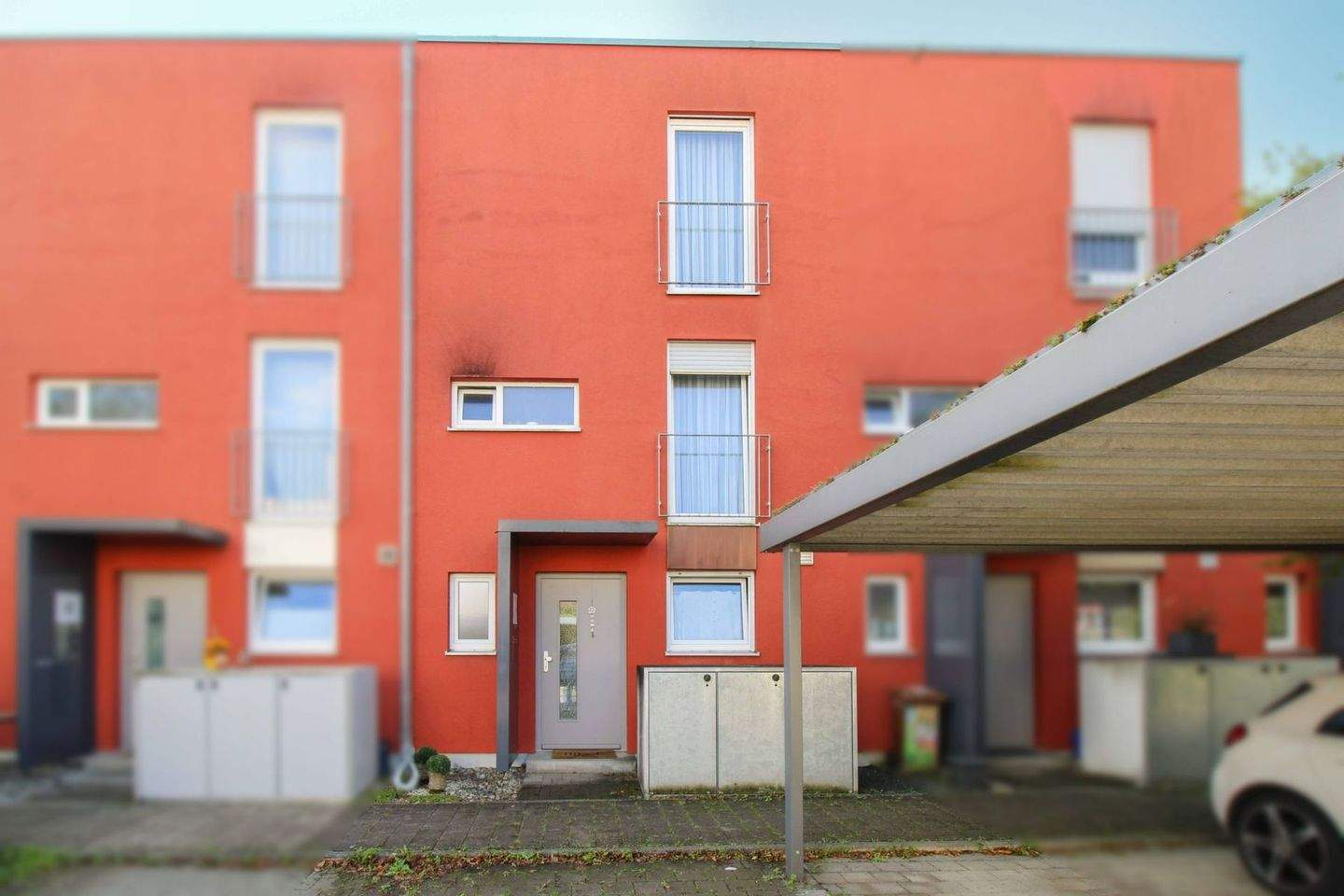 Thumbnail-Modernes RMH von 2011 in familienfreundlicher Lage - gepflegt, solide ausgestattet mit Garten