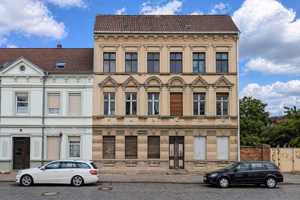 Thumbnail-Sanierungsbedürftiges Mehrfamilienhaus mit 6 Wohneinheiten im begehrten Wittenberge