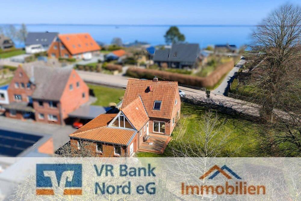 Thumbnail-Wohnen, wo das Meer zum Alltag gehört - Solides, modernisiertes Haus auf großem Grundstück