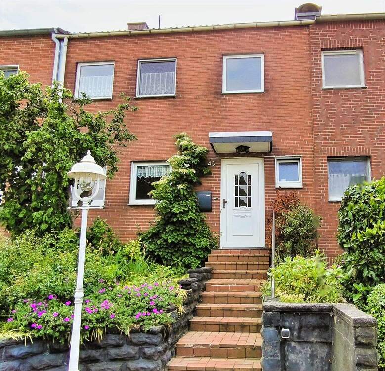 Thumbnail-Ideales Einsteigerhaus!!! Zwei Vollgeschosse, Keller, Garage u.a.