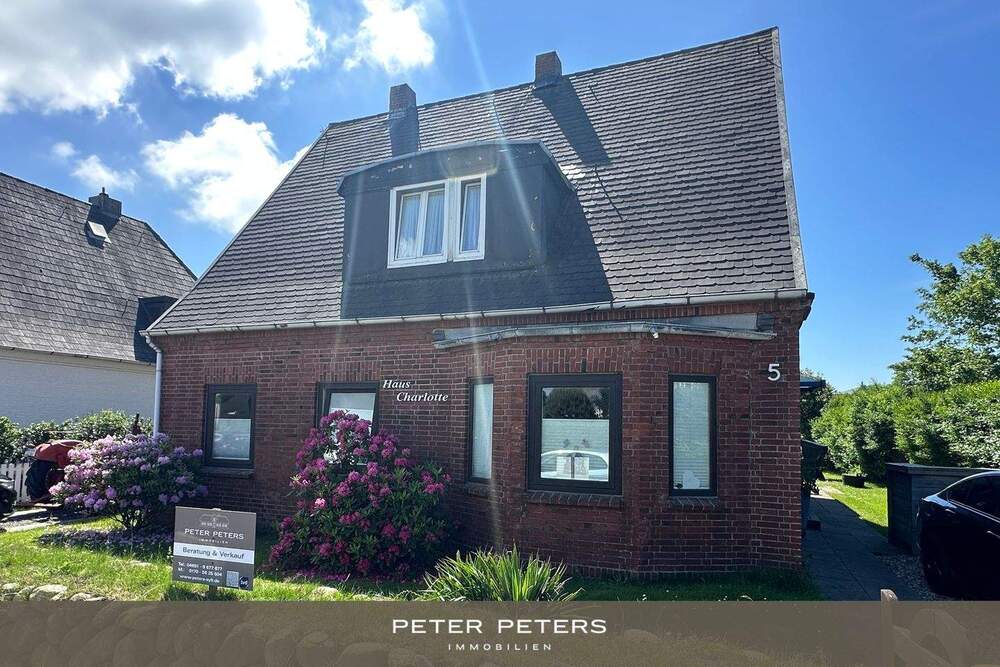 Thumbnail-Erhaltenswertes Einfamilienhaus mit zwei Wohneinheiten in der Dr.-Ross-Straße