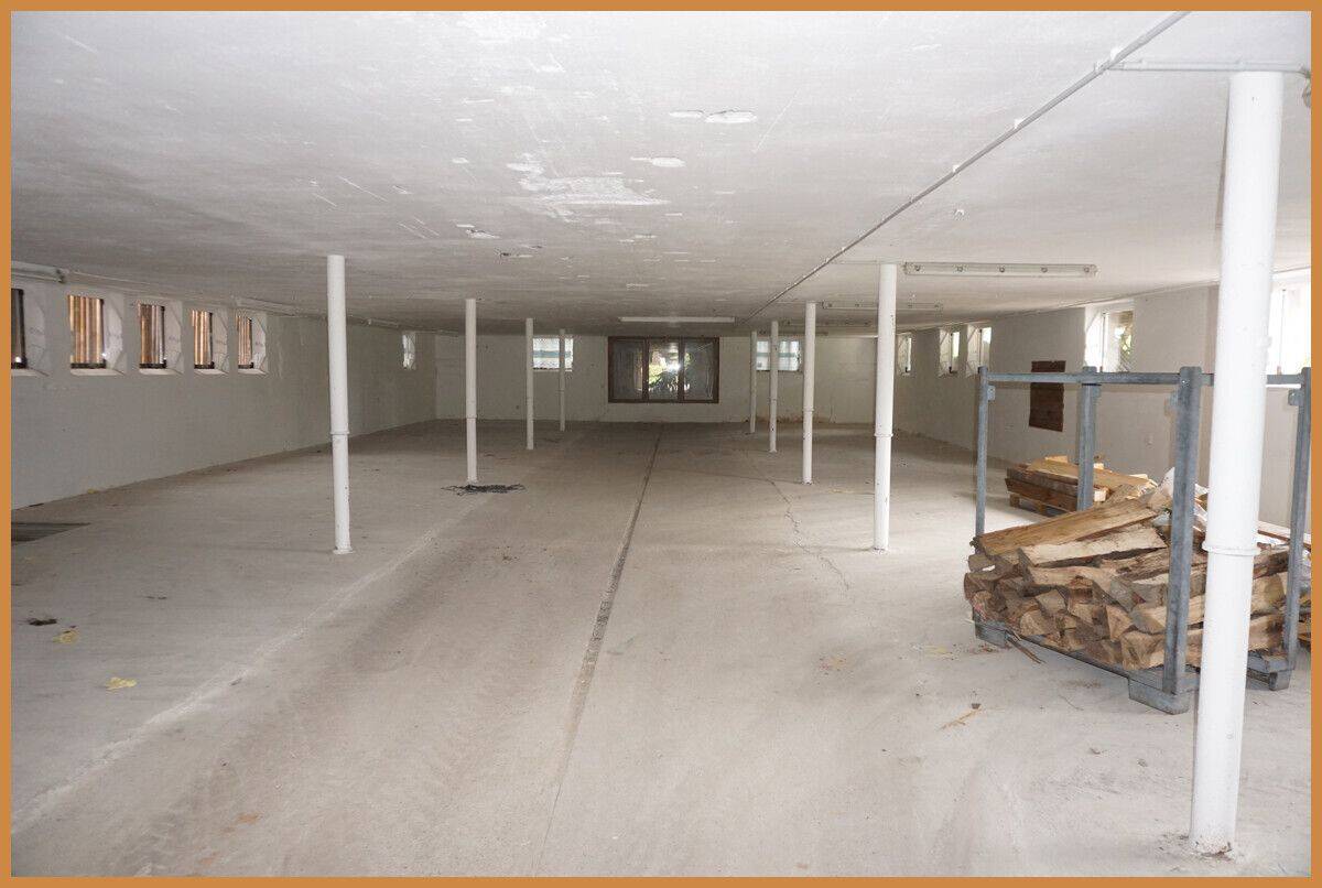 Thumbnail-Großzügige Halle - gut anfahrbar ab sofort in Biberach zu vermieten!
