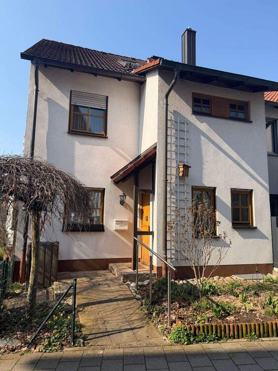 Thumbnail-Gepflegtes REH in Bestlage in Herzogenaurach Lohhof