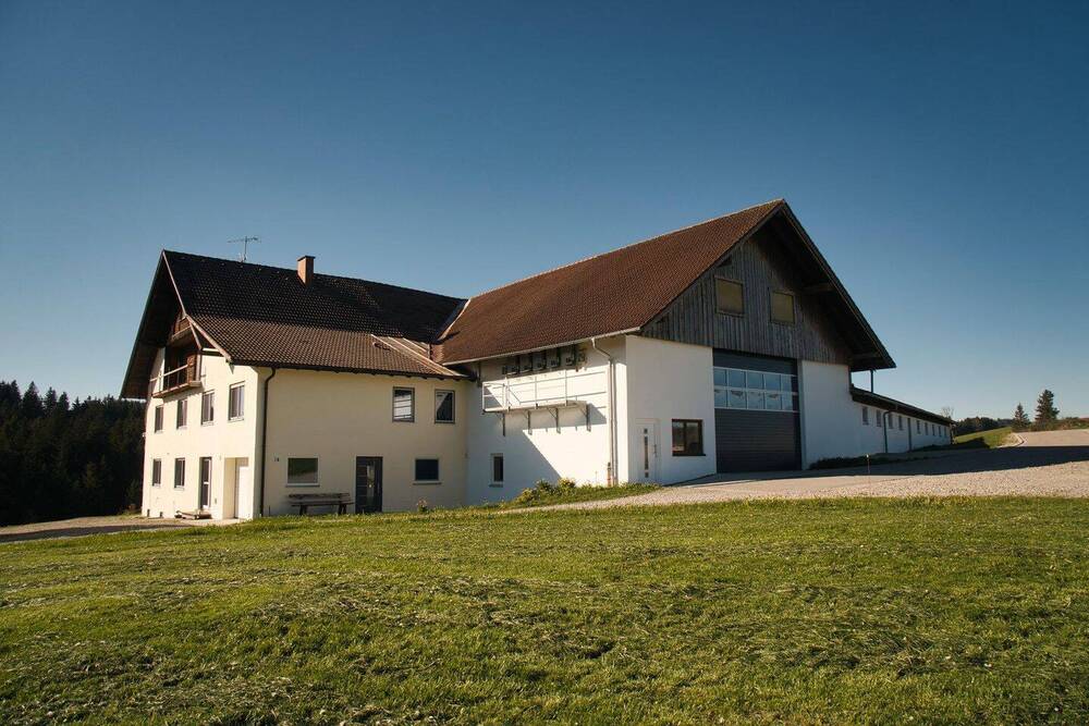 Thumbnail-Bauernhaus in Alleinlage mit 4.000 m² Grund bei Kempten Gewerbe- bzw. Lagerfläche 953 m²