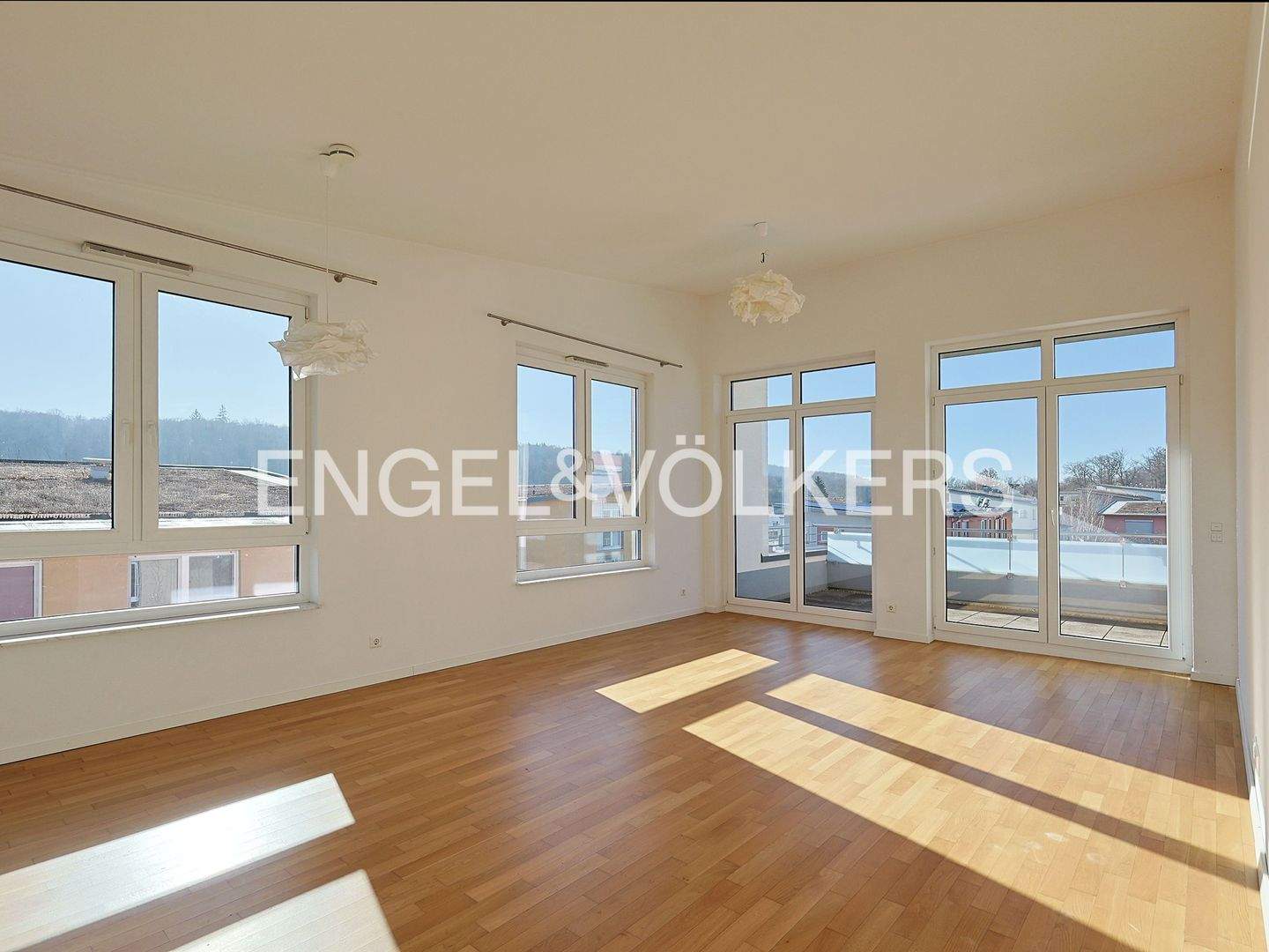 Thumbnail-Wohnen mit Stil: Lichtdurchflutete 4-Zimmer-Wohnung mit großem Balkon