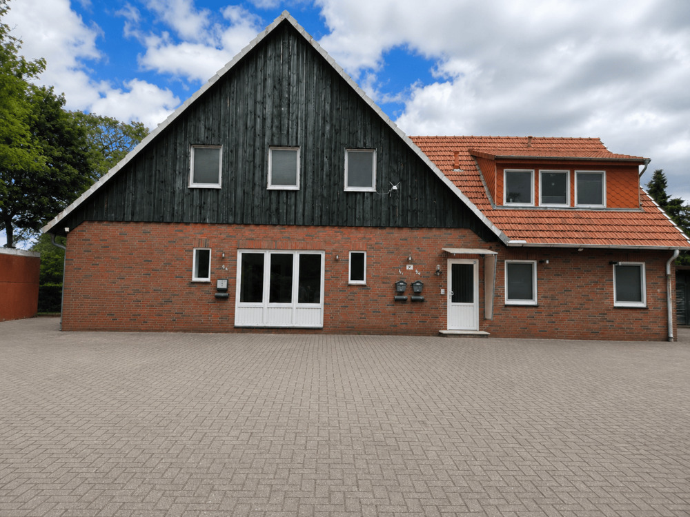 Thumbnail-Großzügig wohnen im Grünen – frisch renovierte 5-Zimmer-Wohnung mit Garten & Terrasse