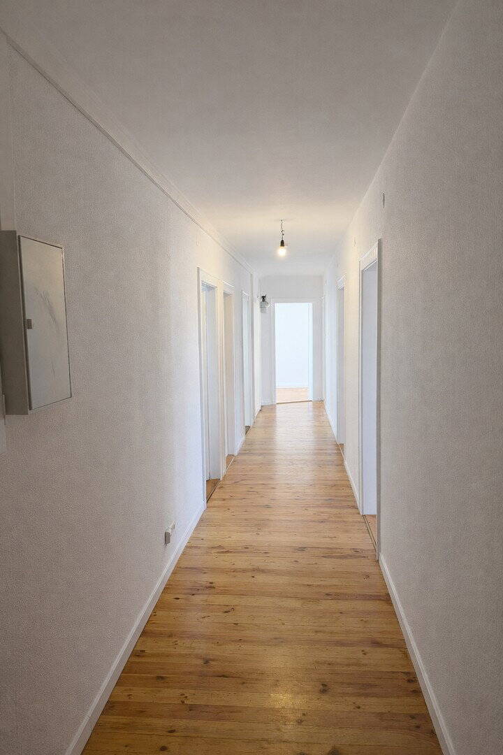 Thumbnail-Frisch renovierte 4-Zimmer-Wohnung mit Balkon und Einbauküche!