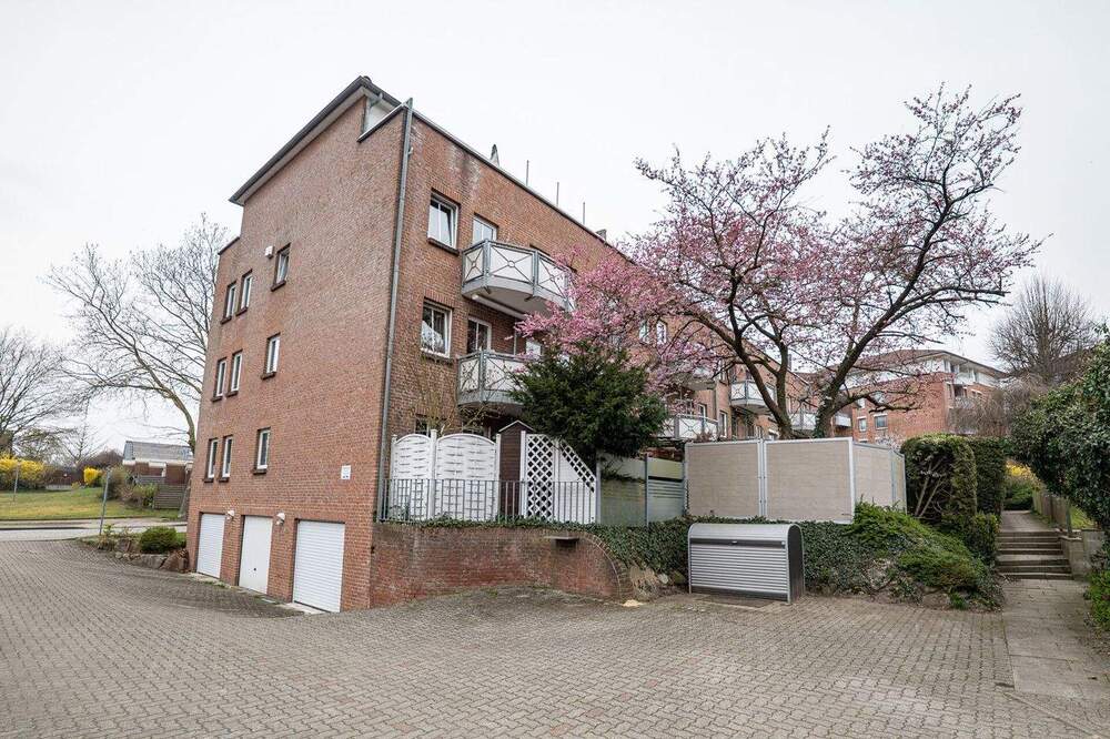 Thumbnail-Dachgeschosswohnung mit zwei großen Balkonen und angenehmer Aufteilung!